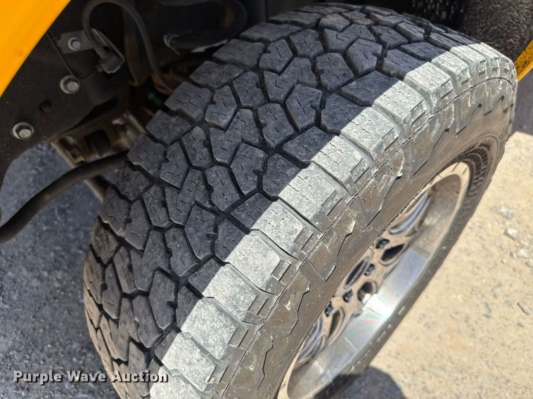 image for item EJ4521 2016 Ford F350 Super Duty utility bed pickup truck