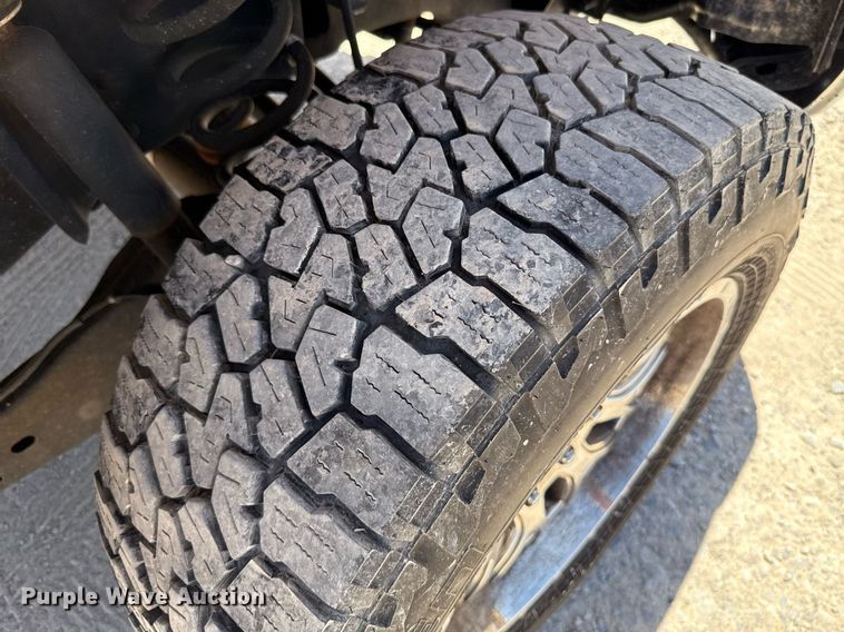 image for item EJ4521 2016 Ford F350 Super Duty utility bed pickup truck