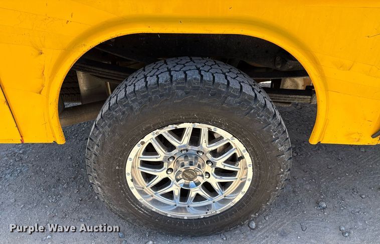 image for item EJ4521 2016 Ford F350 Super Duty utility bed pickup truck