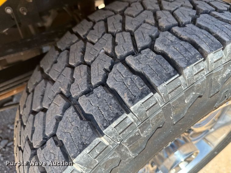 image for item EJ4521 2016 Ford F350 Super Duty utility bed pickup truck