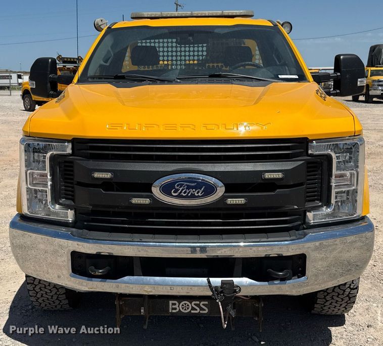 image for item EJ4523 2019 Ford F350 Super Duty XL utility bed pickup truck