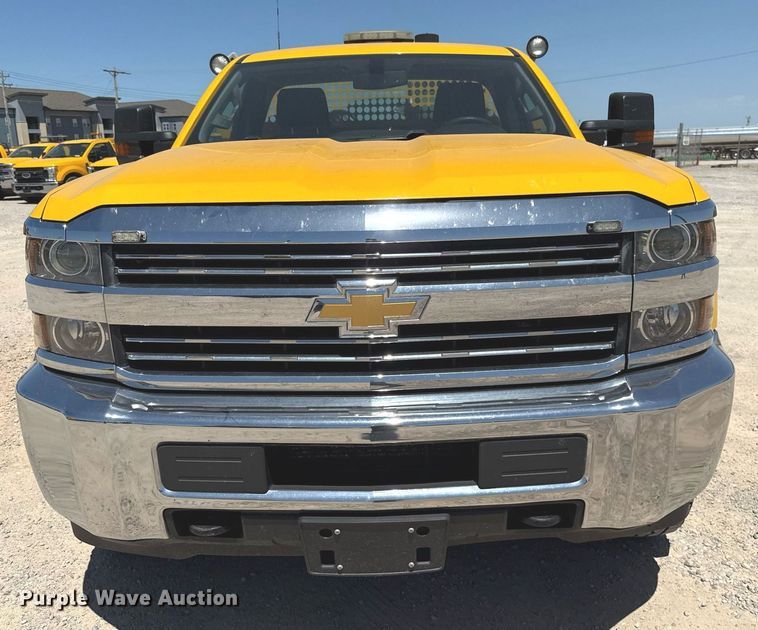 image for item EJ4524 2018 Chevrolet Silverado 3500HD utility bed pickup truck