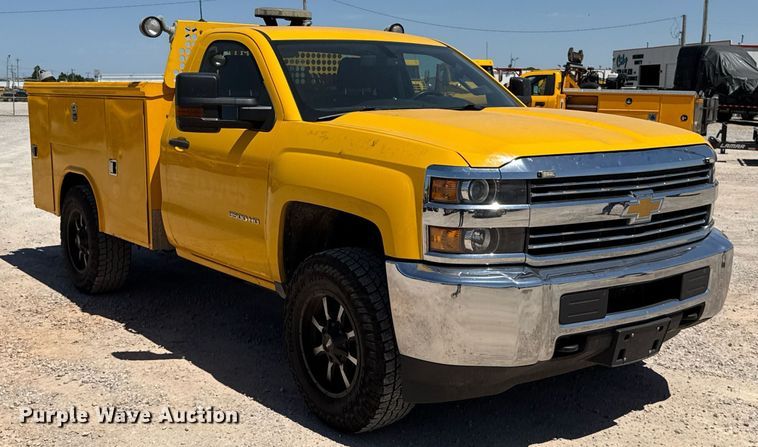 image for item EJ4524 2018 Chevrolet Silverado 3500HD utility bed pickup truck