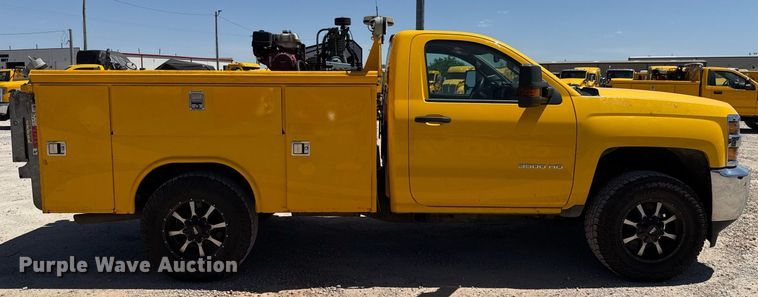 image for item EJ4524 2018 Chevrolet Silverado 3500HD utility bed pickup truck