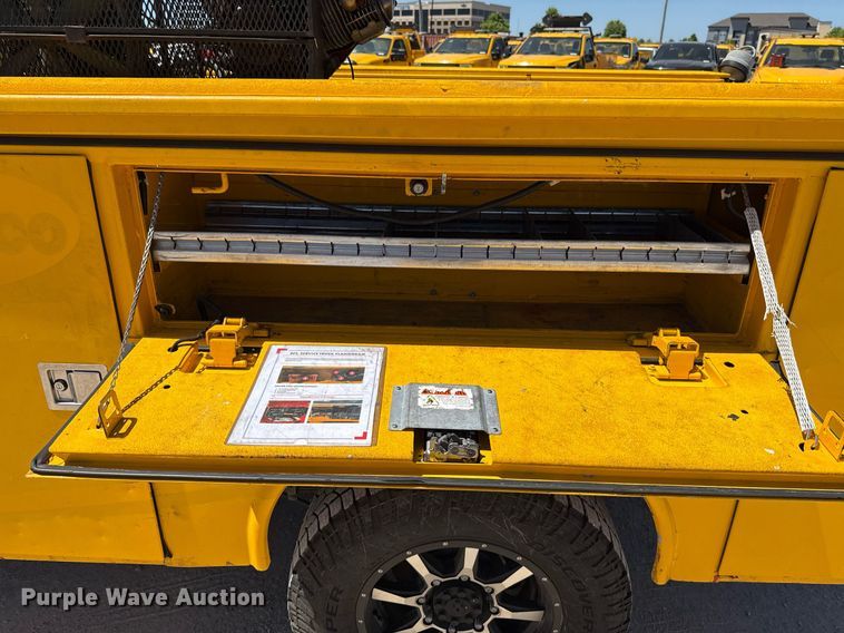 image for item EJ4524 2018 Chevrolet Silverado 3500HD utility bed pickup truck