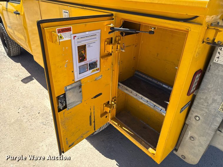 image for item EJ4524 2018 Chevrolet Silverado 3500HD utility bed pickup truck