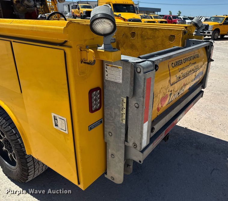 image for item EJ4524 2018 Chevrolet Silverado 3500HD utility bed pickup truck