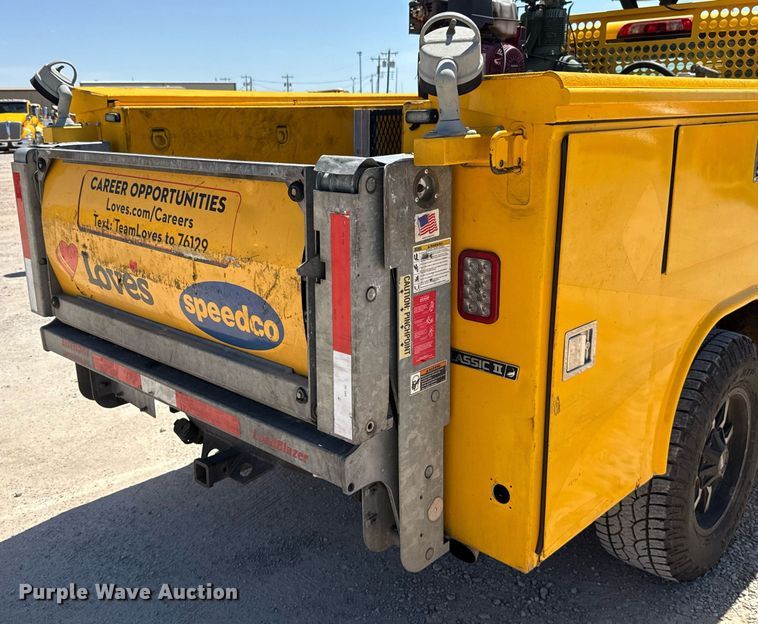 image for item EJ4524 2018 Chevrolet Silverado 3500HD utility bed pickup truck