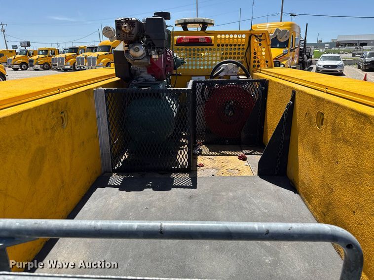 image for item EJ4524 2018 Chevrolet Silverado 3500HD utility bed pickup truck