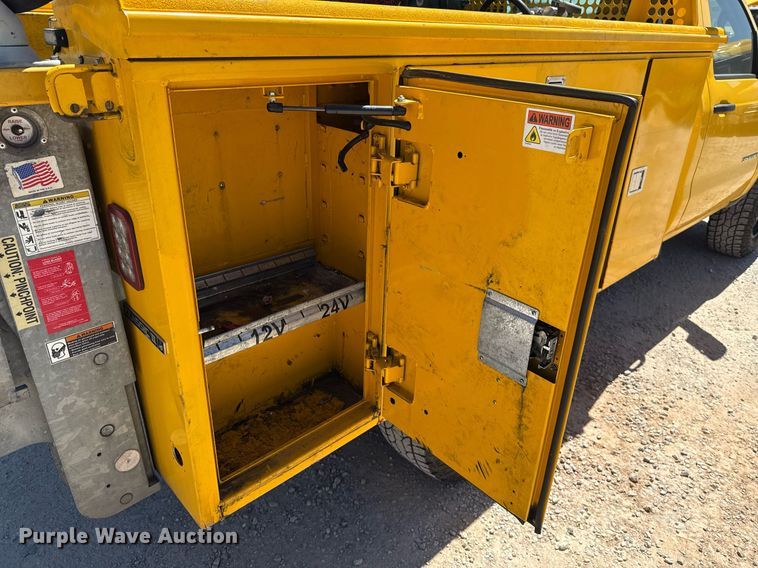 image for item EJ4524 2018 Chevrolet Silverado 3500HD utility bed pickup truck