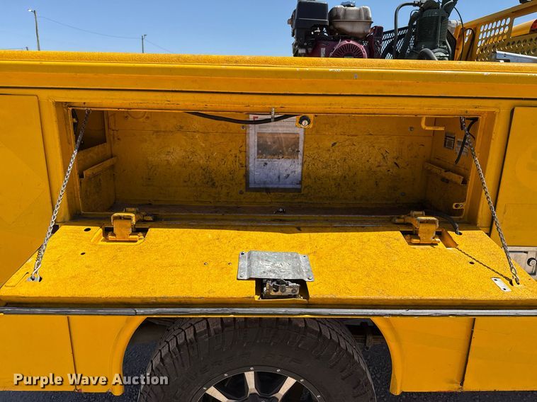 image for item EJ4524 2018 Chevrolet Silverado 3500HD utility bed pickup truck