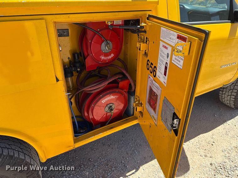 image for item EJ4524 2018 Chevrolet Silverado 3500HD utility bed pickup truck