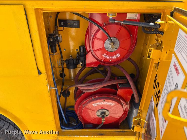 image for item EJ4524 2018 Chevrolet Silverado 3500HD utility bed pickup truck