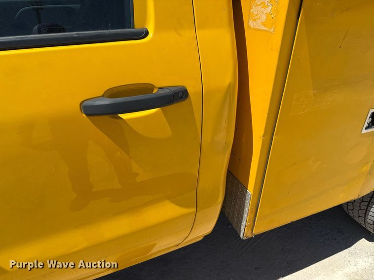 image for item EJ4524 2018 Chevrolet Silverado 3500HD utility bed pickup truck
