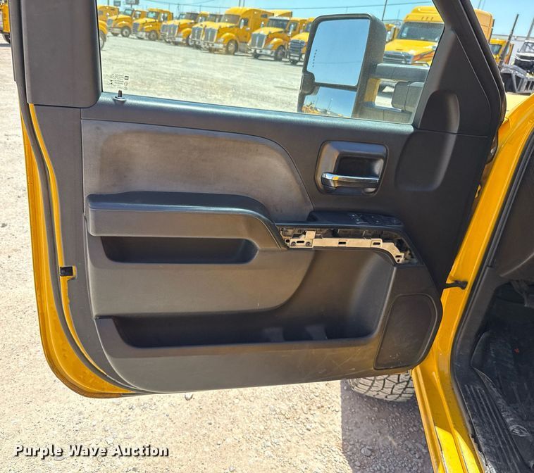 image for item EJ4524 2018 Chevrolet Silverado 3500HD utility bed pickup truck