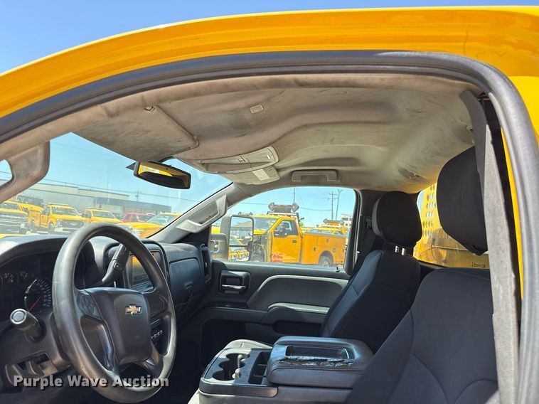 image for item EJ4524 2018 Chevrolet Silverado 3500HD utility bed pickup truck