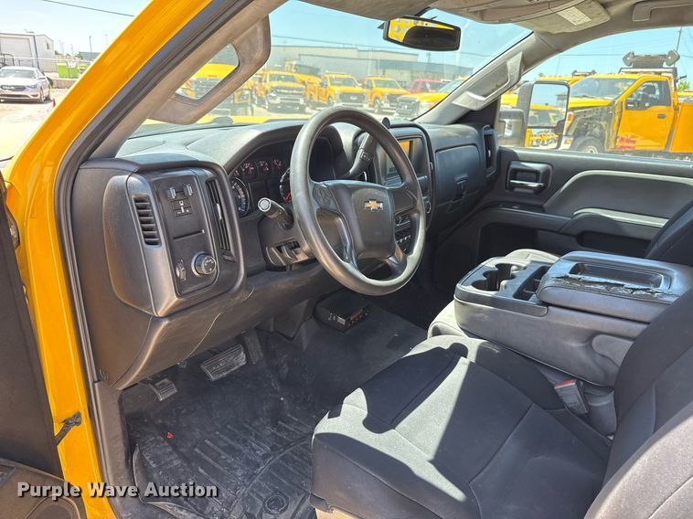 image for item EJ4524 2018 Chevrolet Silverado 3500HD utility bed pickup truck