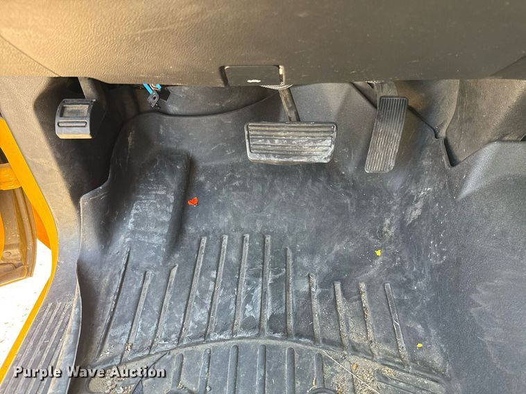 image for item EJ4524 2018 Chevrolet Silverado 3500HD utility bed pickup truck