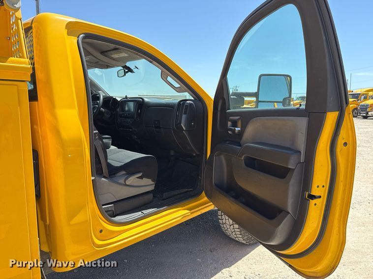 image for item EJ4524 2018 Chevrolet Silverado 3500HD utility bed pickup truck