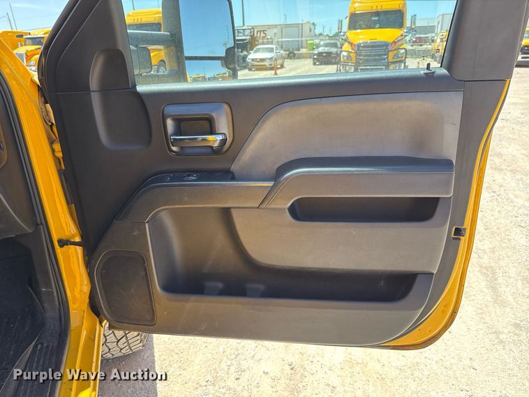 image for item EJ4524 2018 Chevrolet Silverado 3500HD utility bed pickup truck