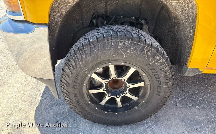 image for item EJ4524 2018 Chevrolet Silverado 3500HD utility bed pickup truck