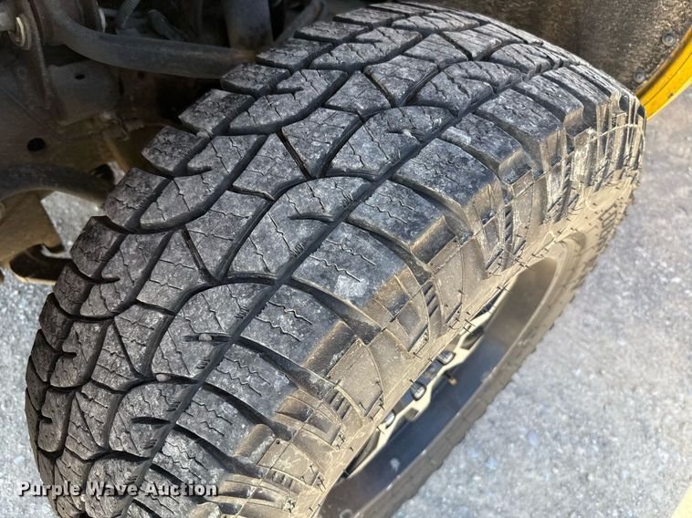 image for item EJ4524 2018 Chevrolet Silverado 3500HD utility bed pickup truck