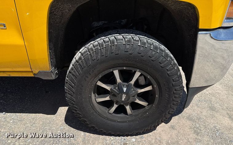 image for item EJ4524 2018 Chevrolet Silverado 3500HD utility bed pickup truck