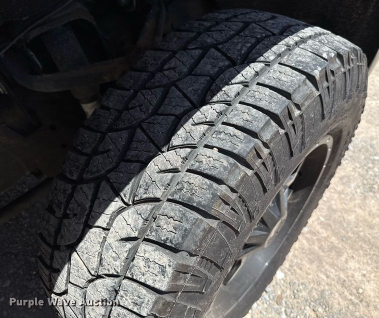 image for item EJ4524 2018 Chevrolet Silverado 3500HD utility bed pickup truck