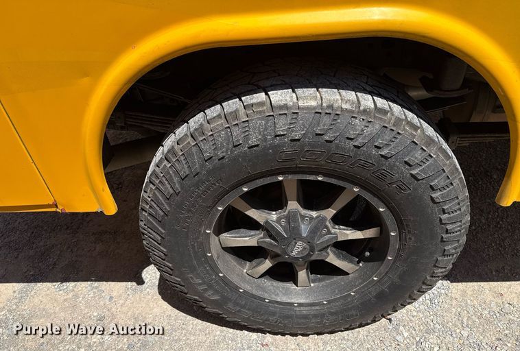 image for item EJ4524 2018 Chevrolet Silverado 3500HD utility bed pickup truck