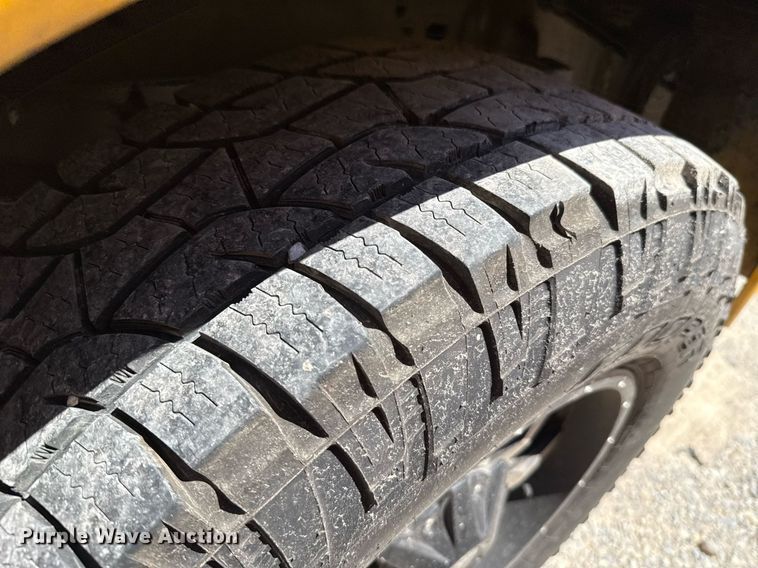 image for item EJ4524 2018 Chevrolet Silverado 3500HD utility bed pickup truck