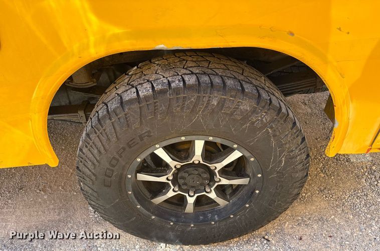 image for item EJ4524 2018 Chevrolet Silverado 3500HD utility bed pickup truck