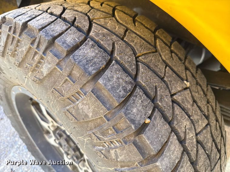 image for item EJ4524 2018 Chevrolet Silverado 3500HD utility bed pickup truck