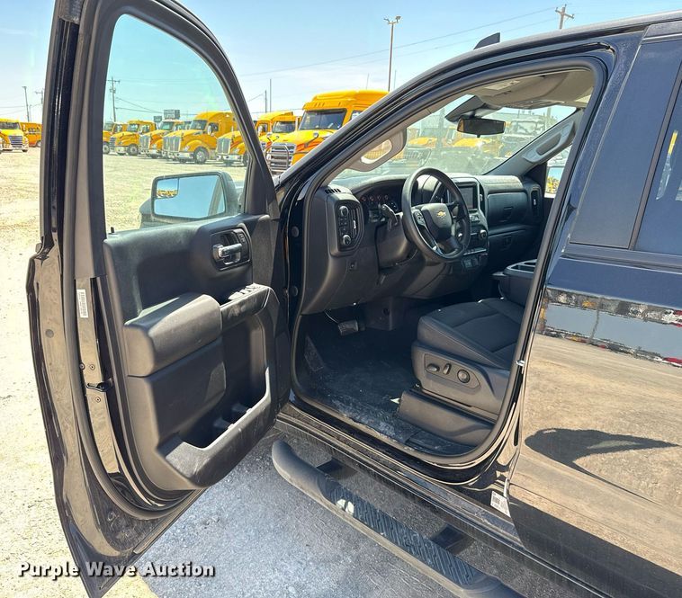 image for item EJ4525 2023 Chevrolet Silverado 1500 Crew Cab pickup truck