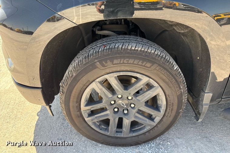 image for item EJ4525 2023 Chevrolet Silverado 1500 Crew Cab pickup truck