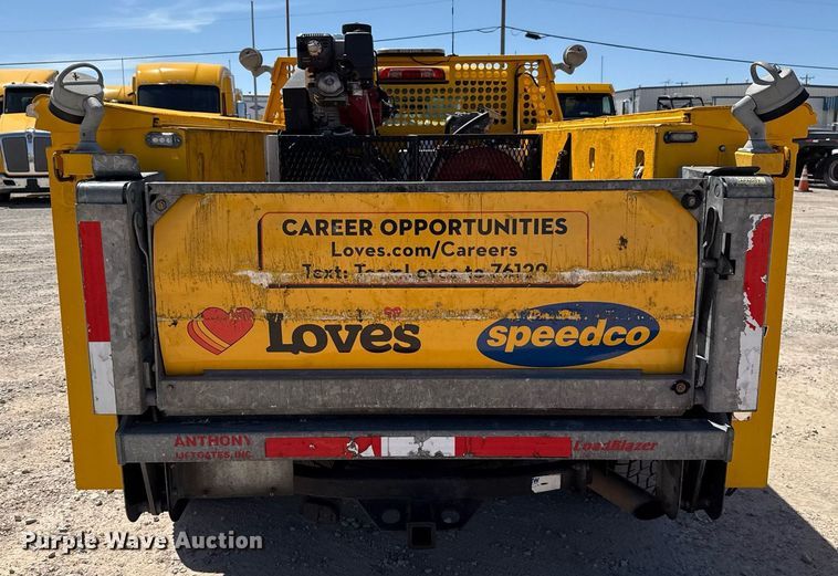 image for item EJ4526 2018 Chevrolet Silverado 3500HD utility bed pickup truck