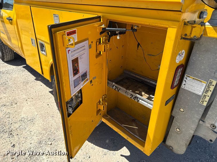 image for item EJ4526 2018 Chevrolet Silverado 3500HD utility bed pickup truck