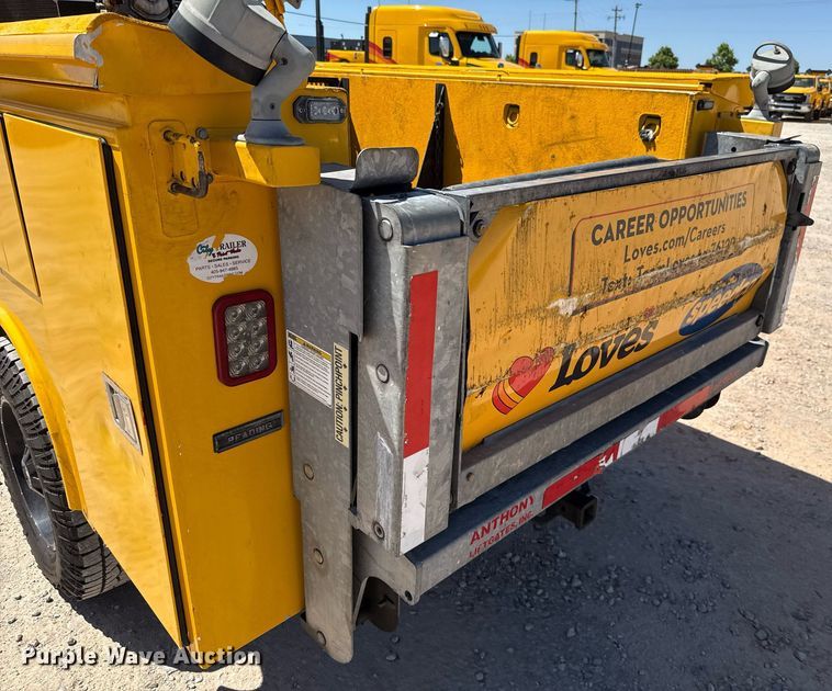 image for item EJ4526 2018 Chevrolet Silverado 3500HD utility bed pickup truck