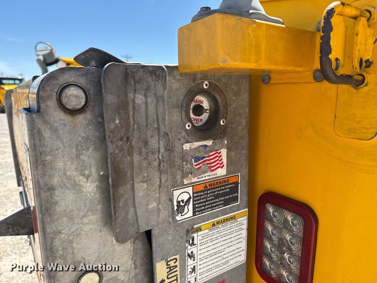 image for item EJ4526 2018 Chevrolet Silverado 3500HD utility bed pickup truck