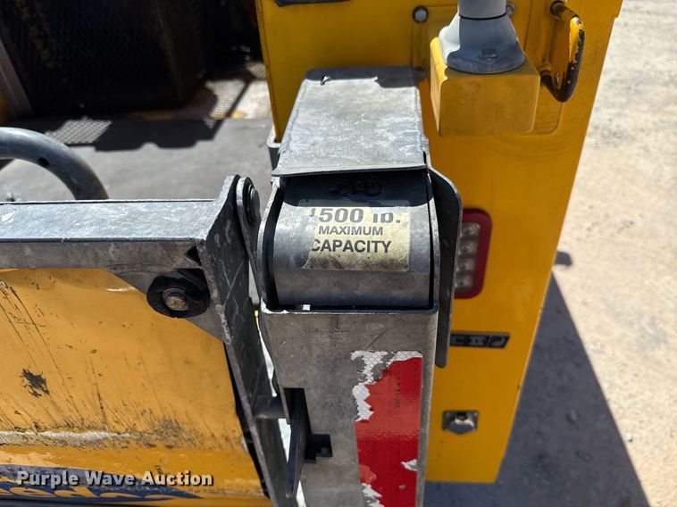 image for item EJ4526 2018 Chevrolet Silverado 3500HD utility bed pickup truck