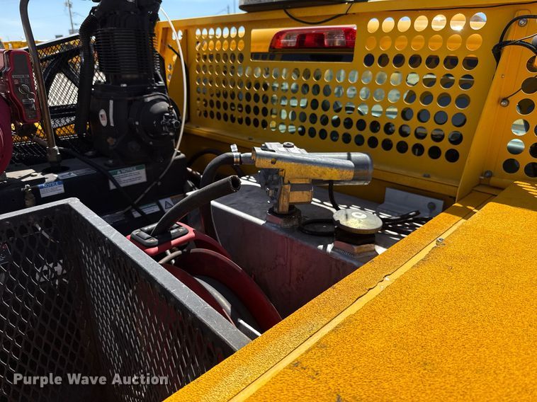 image for item EJ4526 2018 Chevrolet Silverado 3500HD utility bed pickup truck