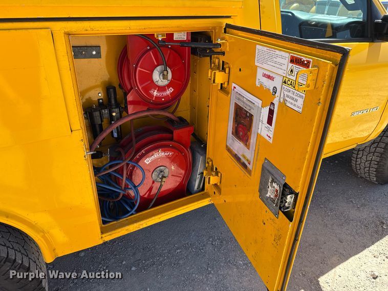 image for item EJ4526 2018 Chevrolet Silverado 3500HD utility bed pickup truck