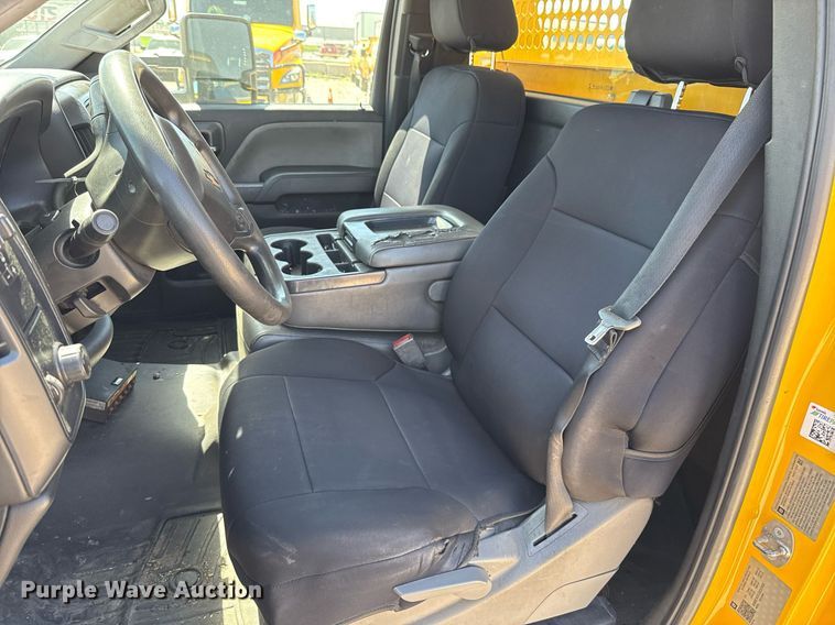 image for item EJ4526 2018 Chevrolet Silverado 3500HD utility bed pickup truck