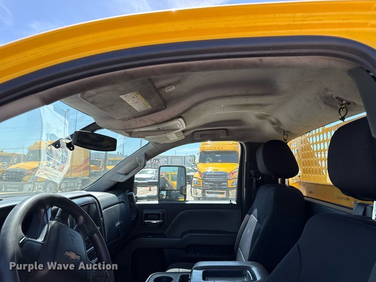 image for item EJ4526 2018 Chevrolet Silverado 3500HD utility bed pickup truck