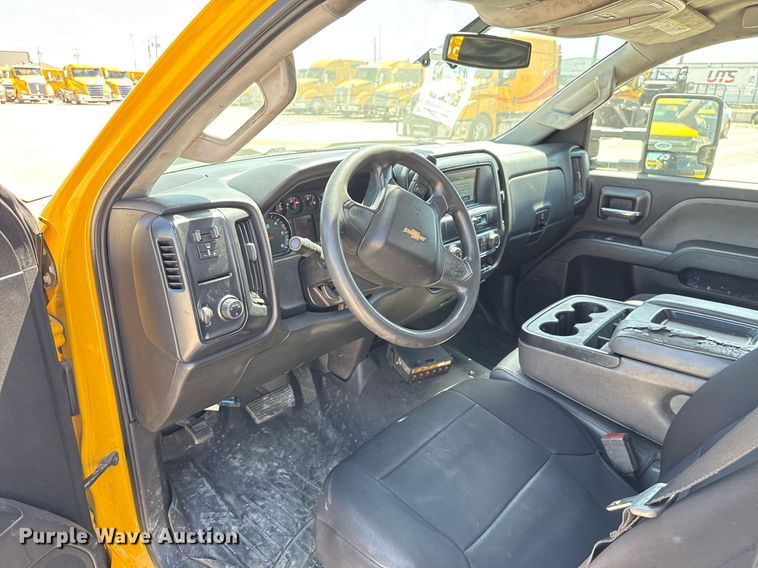 image for item EJ4526 2018 Chevrolet Silverado 3500HD utility bed pickup truck