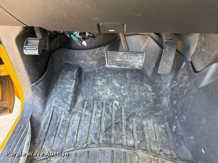 image for item EJ4526 2018 Chevrolet Silverado 3500HD utility bed pickup truck