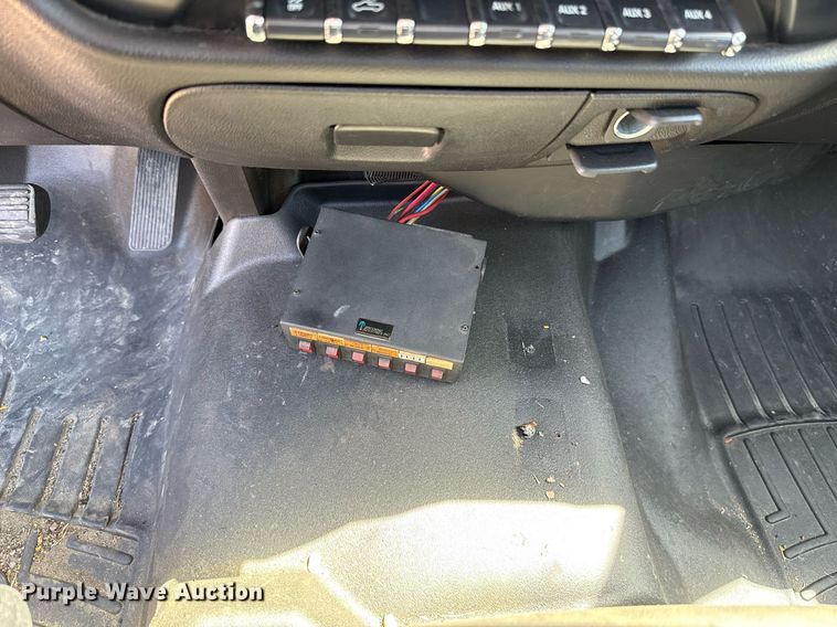 image for item EJ4526 2018 Chevrolet Silverado 3500HD utility bed pickup truck