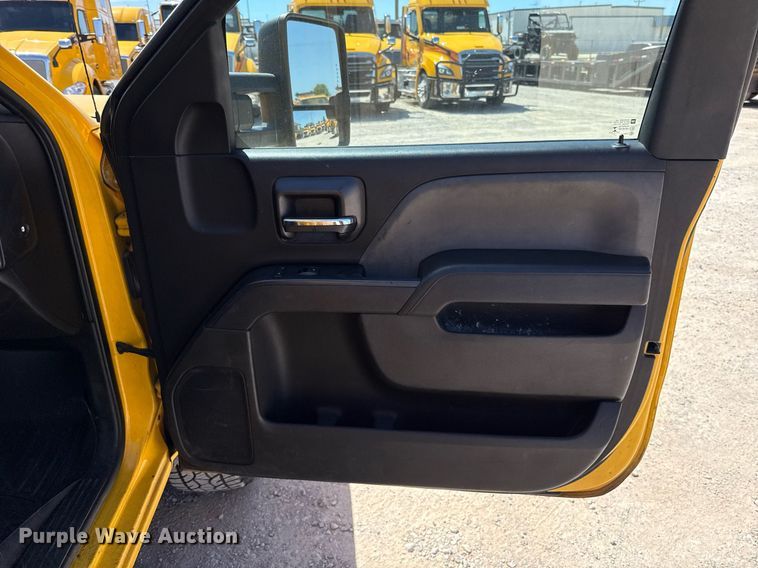 image for item EJ4526 2018 Chevrolet Silverado 3500HD utility bed pickup truck