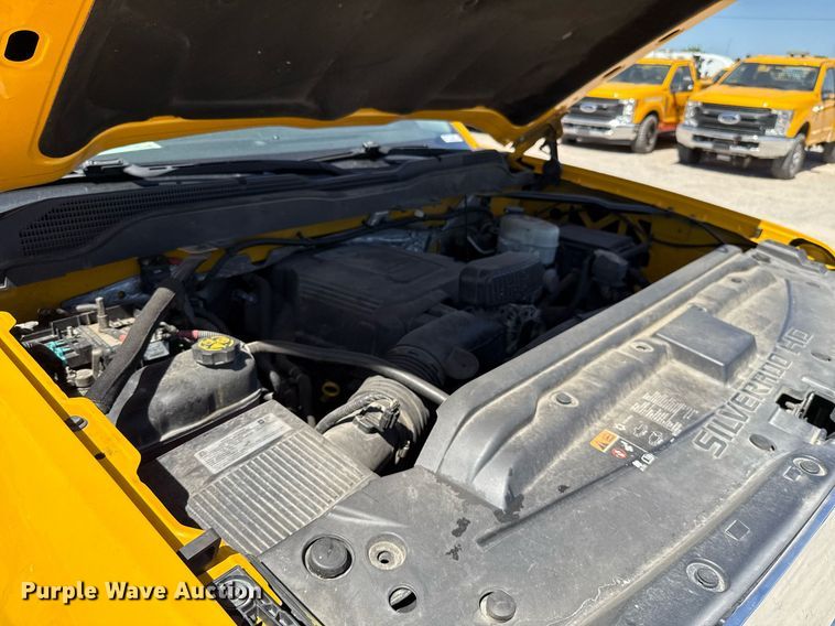 image for item EJ4526 2018 Chevrolet Silverado 3500HD utility bed pickup truck