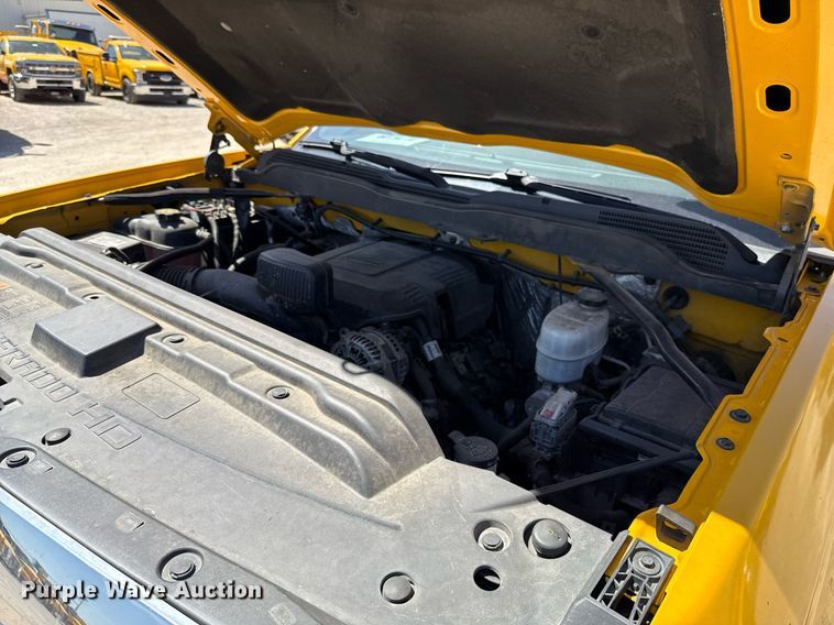 image for item EJ4526 2018 Chevrolet Silverado 3500HD utility bed pickup truck