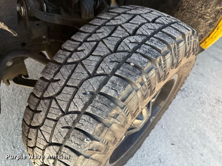 image for item EJ4526 2018 Chevrolet Silverado 3500HD utility bed pickup truck